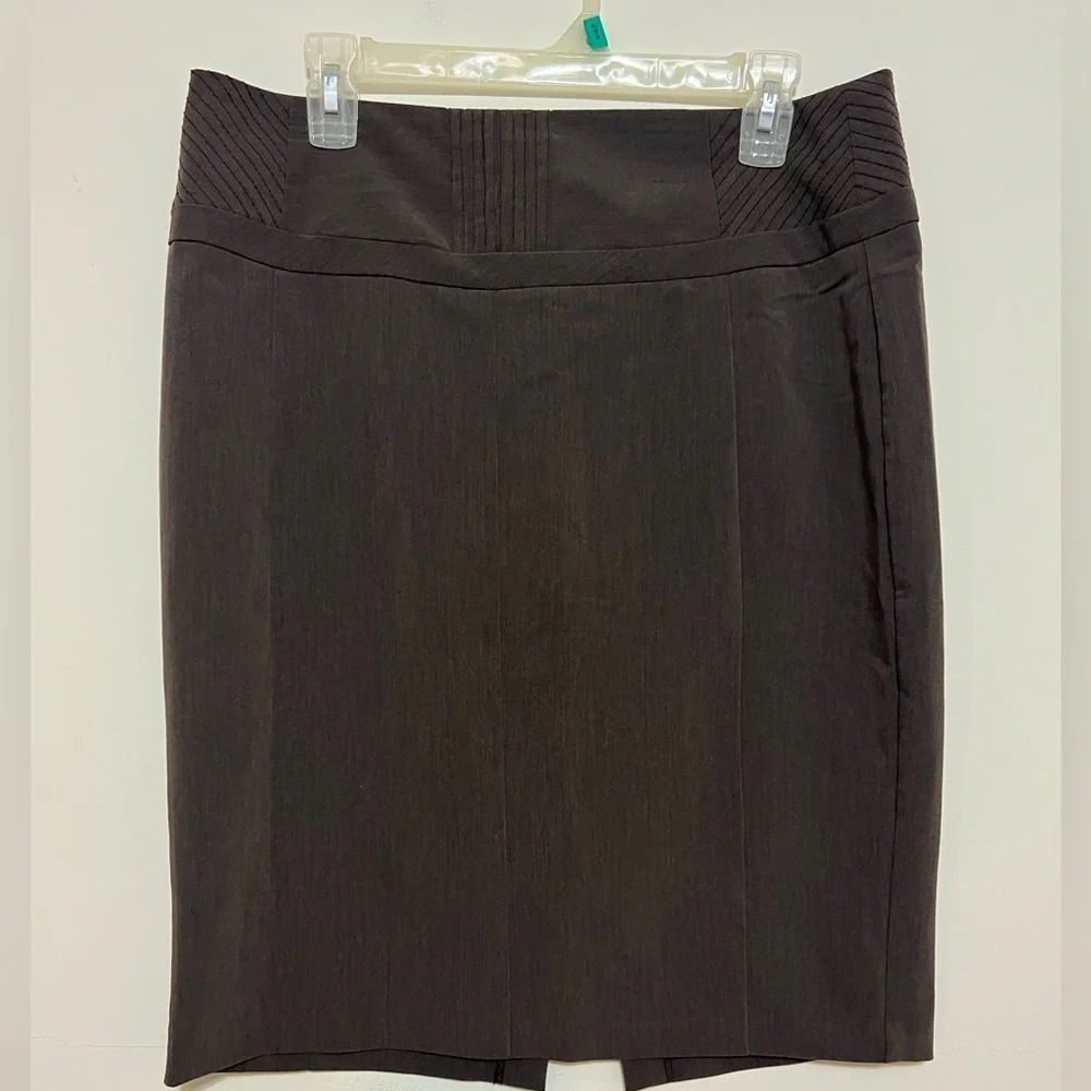Studio Y. Pencil skirt in Brown. Size 11/12. C1
